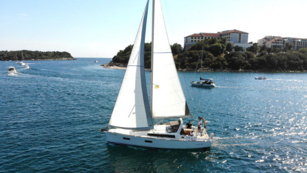 YachtABC - Olli - Croatia - Oceanis 38 - 3 cab.