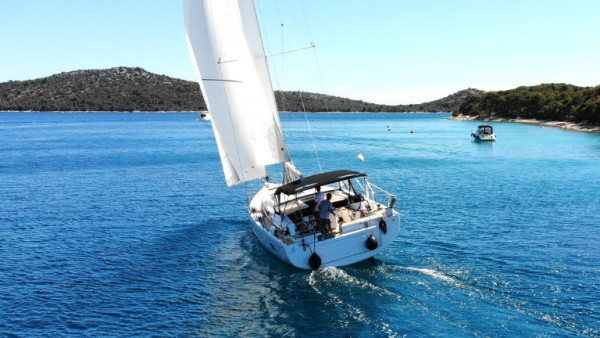 YachtABC - Cloudy Bay - Croatia - Oceanis 51.1 - 3 + 1 cab.